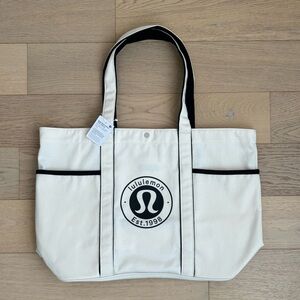 NWT lululemon Daily Multi-Pocket Canvas Tote Bag 20L Logo